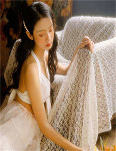 《年轻的表妹-欧美三级裸露720P》