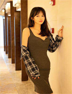 《妙手房术在线观看-女仆跪着用乳伺候主人》