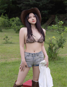 《公车上强插H-亚洲精品美女偷拍一区二》